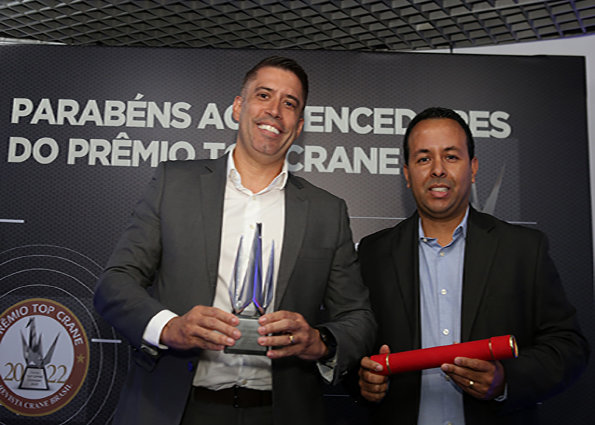 Top Crane Brasil awards crane rental companies for outstanding performances of their Manitowoc cranes